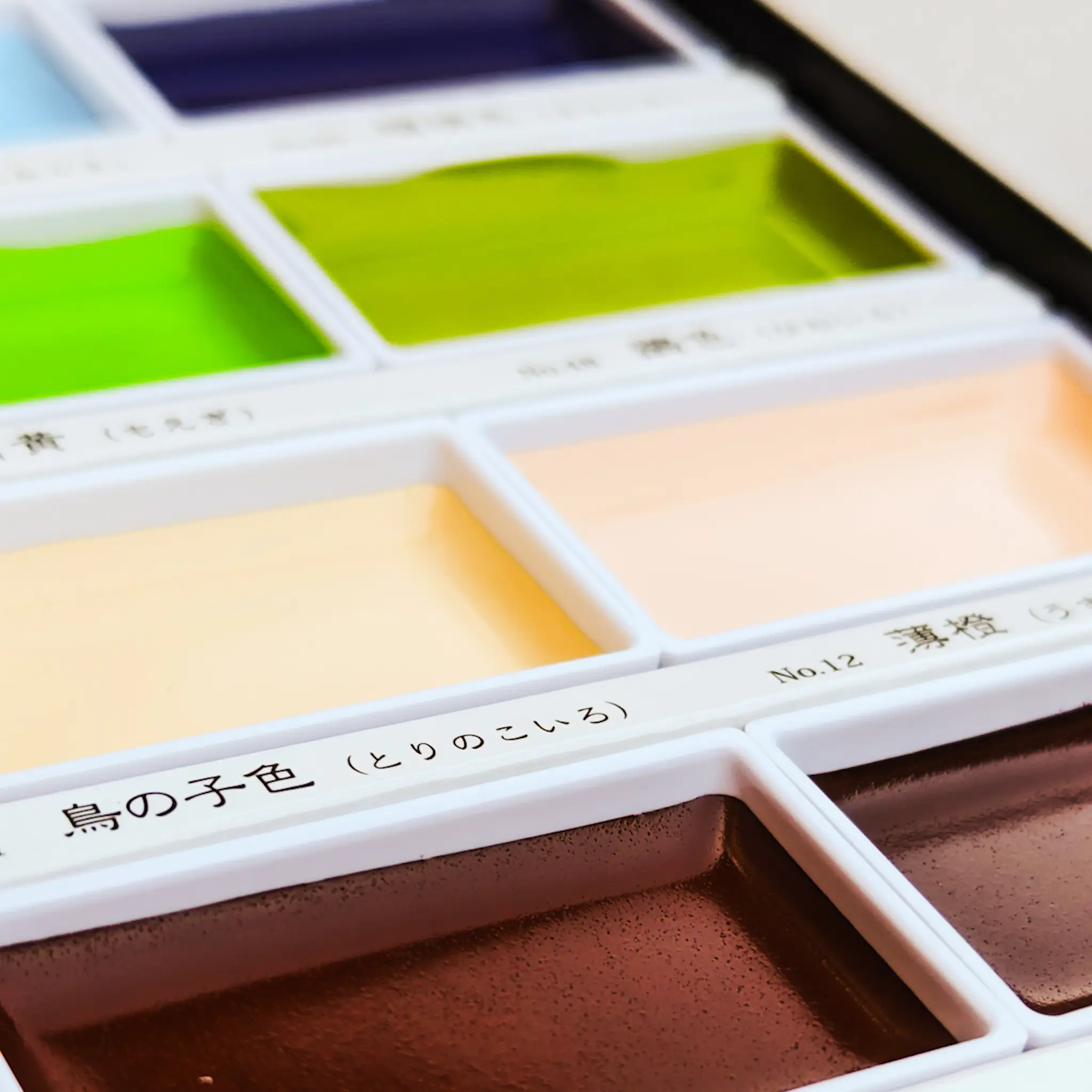 Kuretake Gansai Tambi Watercolour Art Nouveau 12 Colour Paint Set - Image 5